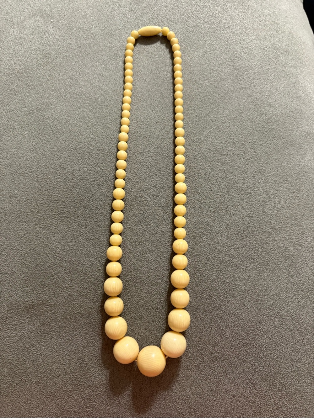 Vintage Celluloid Horizontal Banding Graduated Round Bead Necklace Barrel Clasp